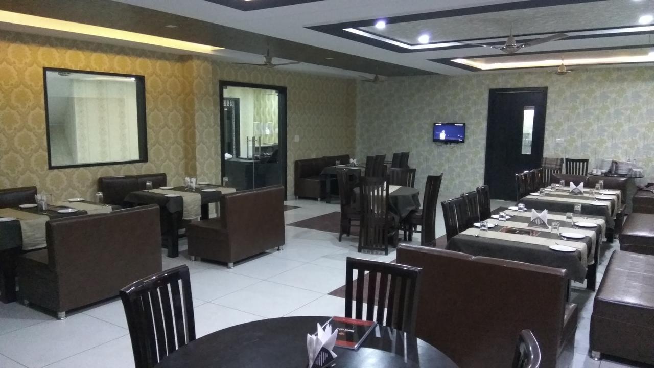 Oyo 30415 Hotel White City Anandpur  Exterior photo